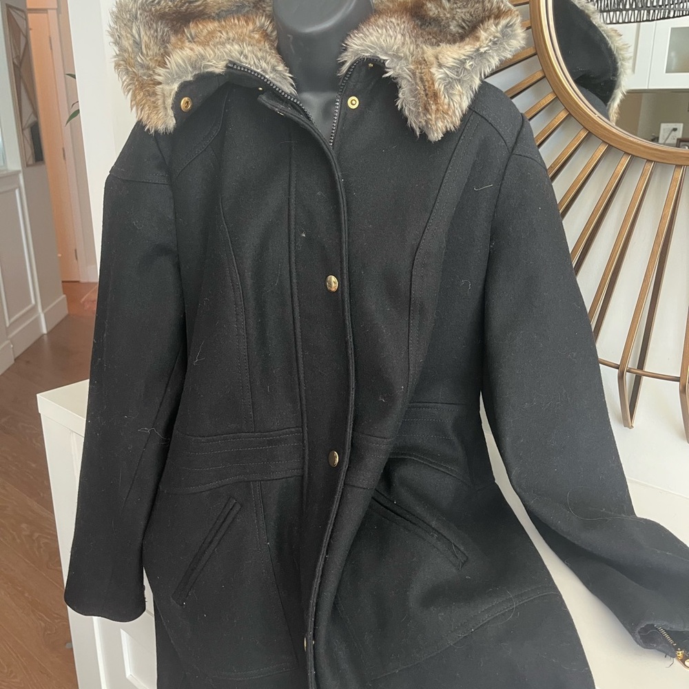 Braetan Black Coat with Fur-Trimmed Hood